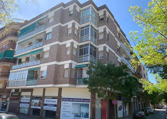 Edificio de pisos y locales en Castelldefels
